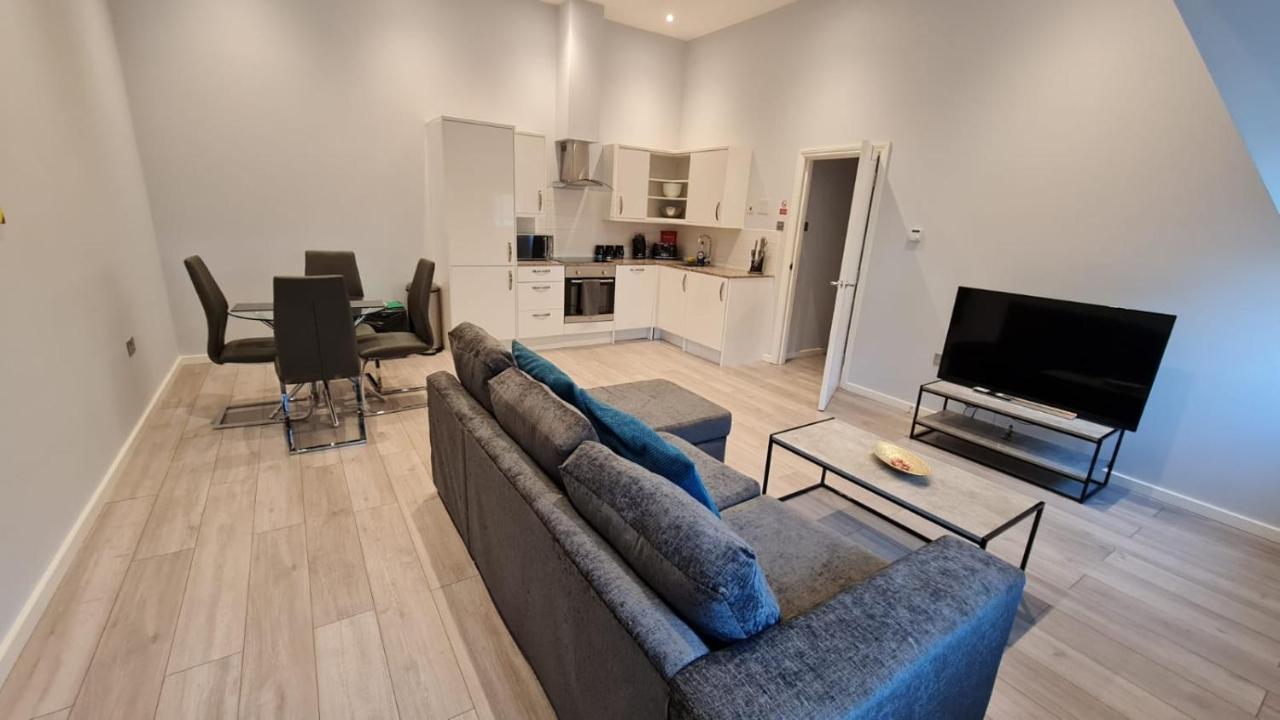 Cosy Flats Near Heathrow, Group Bookings Available With Parking Space Хаунслоу Екстериор снимка