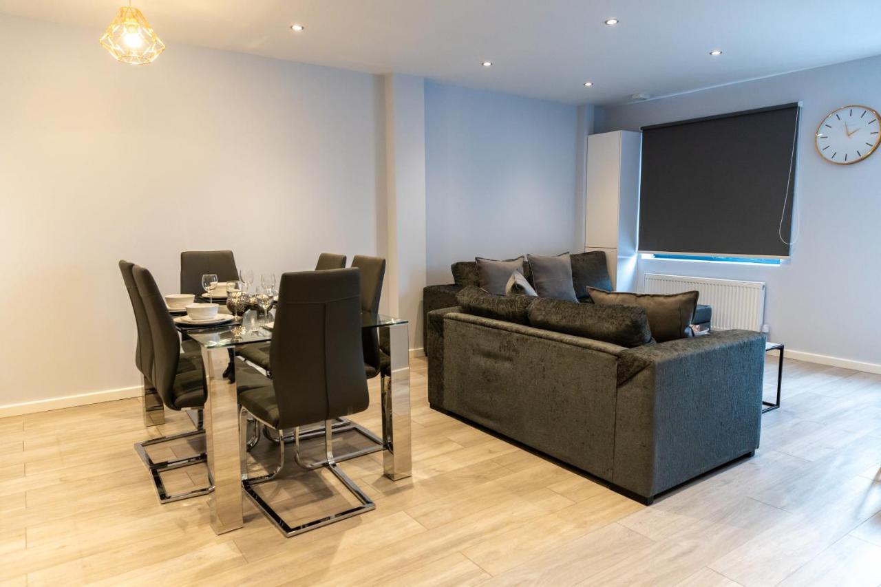 Cosy Flats Near Heathrow, Group Bookings Available With Parking Space Хаунслоу Екстериор снимка